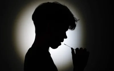 Nueva variante “cigarra” del COVID-19 alerta a científicos