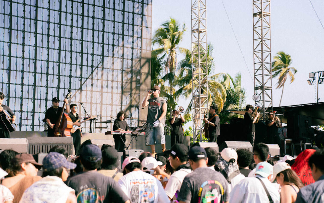 Mosmo conquista Acapulco con impactante show