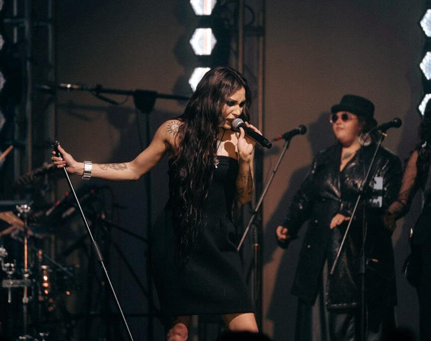 Emjay sorprende con las versiones en vivo de dos canciones