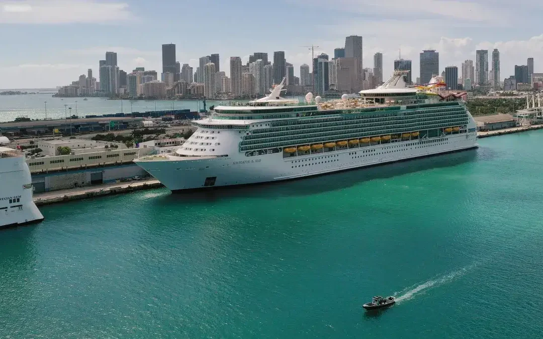 Tren revoluciona viajes entre aeropuerto y puerto en Miami