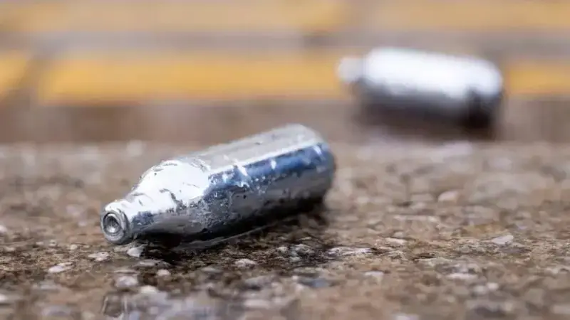 Expertos alertan sobre peligroso auge de inhalantes juveniles