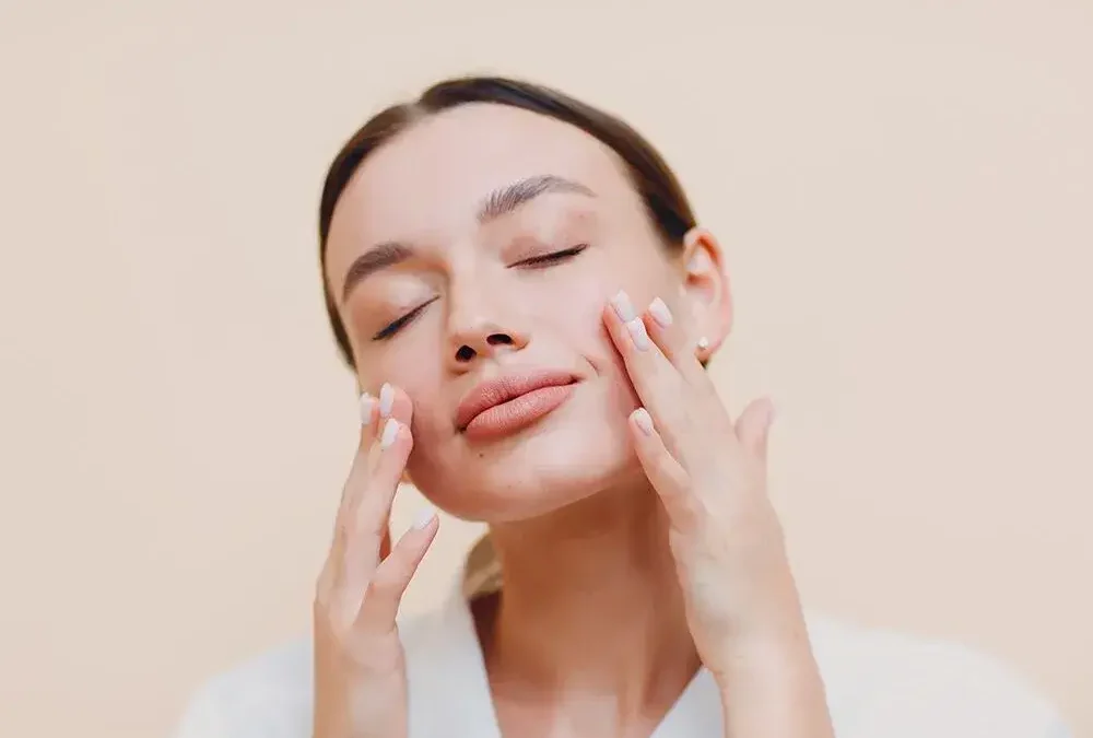 Microneedling líquido: la tendencia viral que transforma el cuidado facial