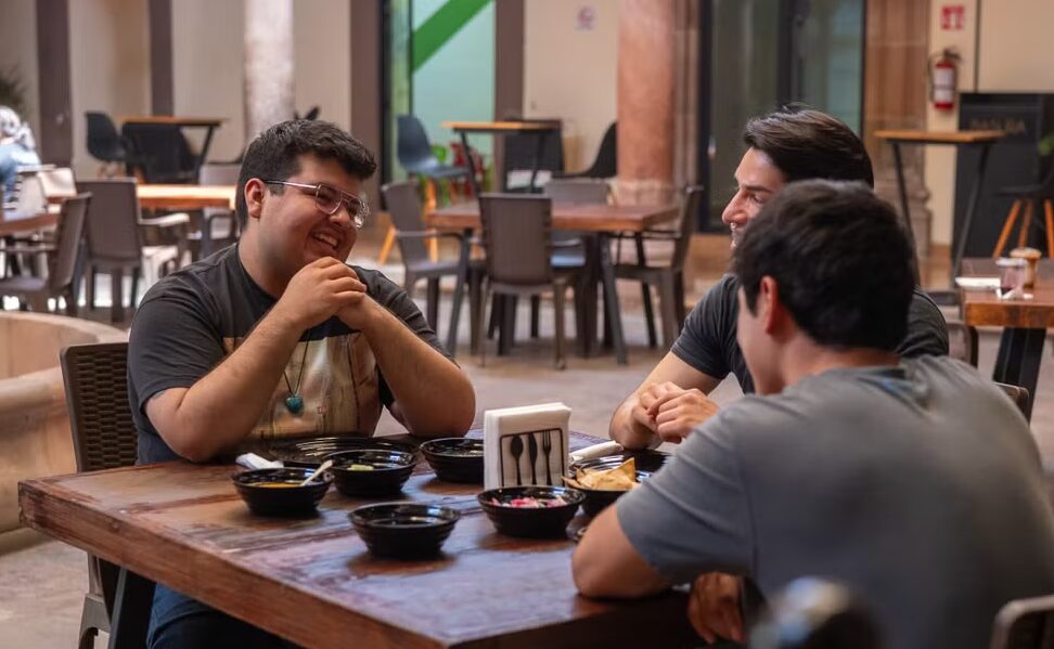 7 temas de conversación que no debes tener en una reunión