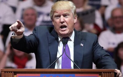 Trump acelera polémica ofensiva para retirar ciudadanías