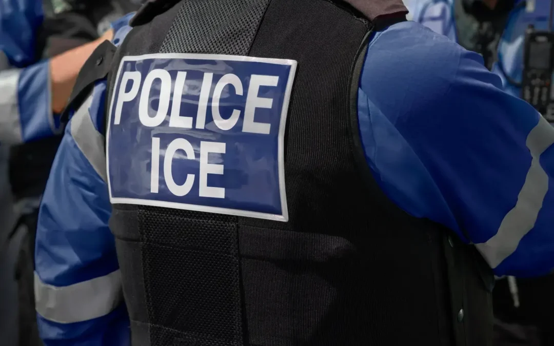 Histórico fallo bloquea arrestos migratorios en tribunales de EE. UU.