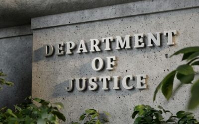 Departamento de Justicia revocará ciudadanía a varios inmigrantes y prevé más deportaciones