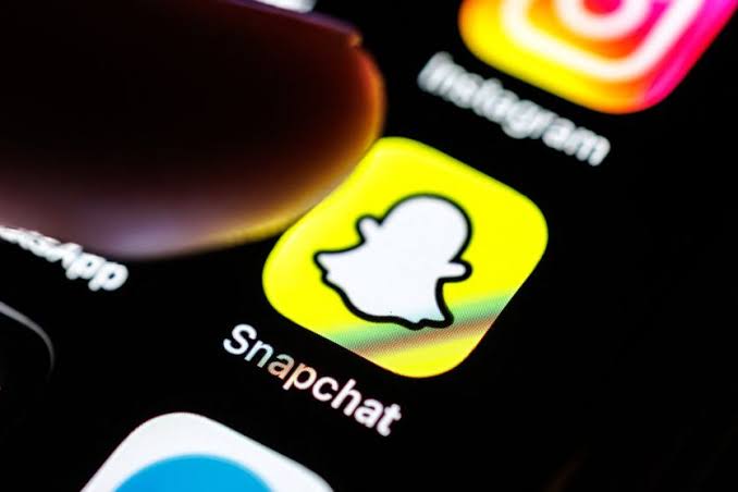 Reino Unido bloquea redes sociales para menores de 16 años