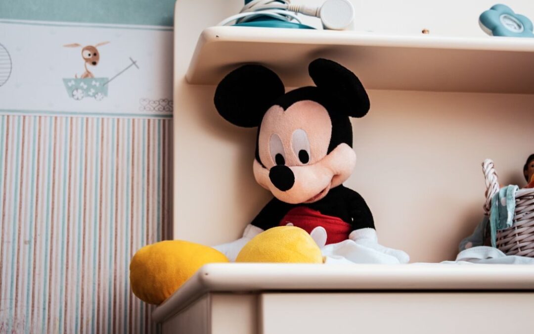 Juguetes que tu bebé no necesita en su habitación y por qué