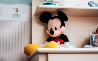 Juguetes que tu bebé no necesita en su habitación y por qué