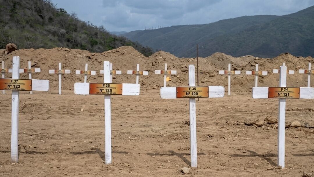 Cientos de víctimas de los terremotos en Venezuela son sepultadas sin identificar 