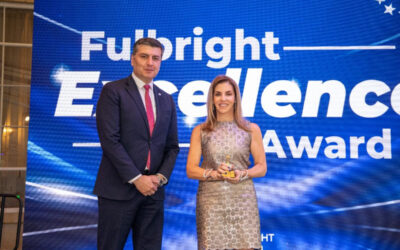 Leila Cobo recibe reconocimiento a la excelencia de Fulbright Colombia 2026 