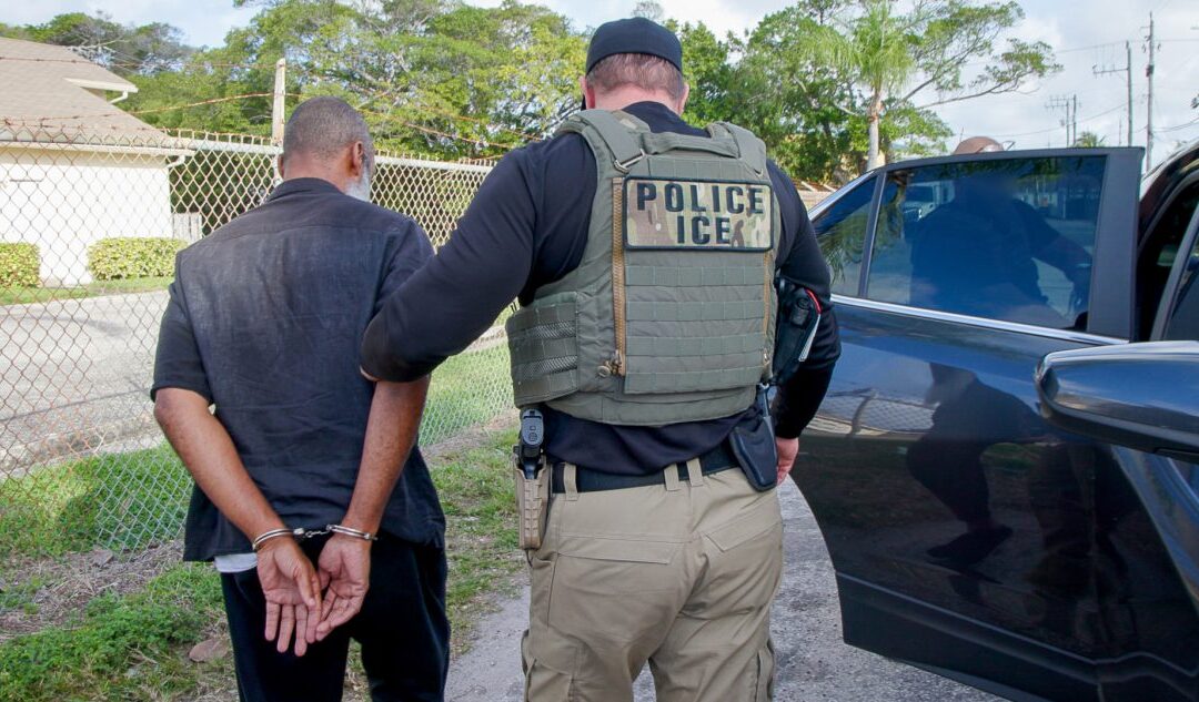 ICE detuvo a más de 43,000 extranjeros en solo un mes
