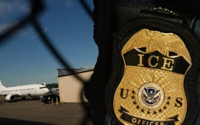Agentes del ICE vestidos de civil interceptan a inmigrantes en aeropuertos