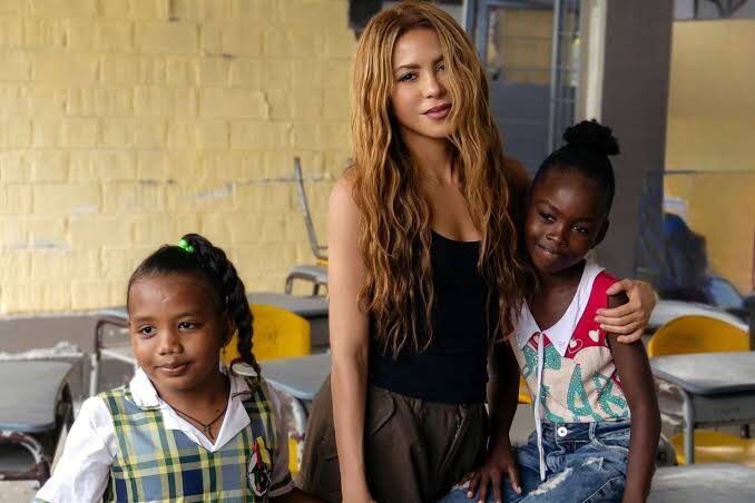 Shakira impulsa construcción de 10 colegios tras el terremoto en Colombia