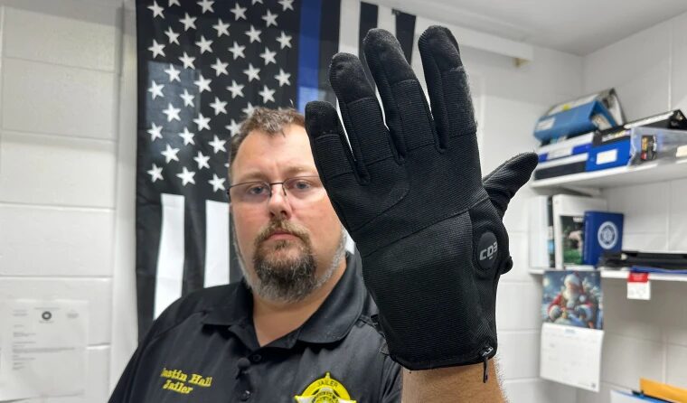 ICE planea usar guantes con electricidad en operativos migratorios