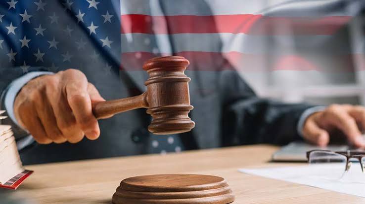 Miles de inmigrantes con parole humanitario expuestos a deportación tras fallo judicial