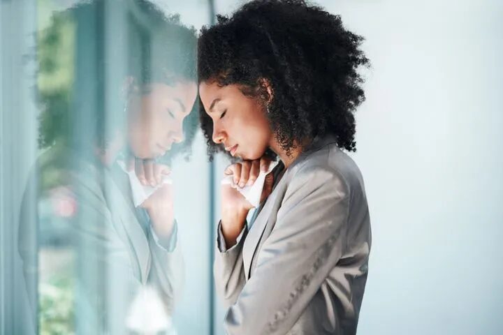 Mujeres negras tienen menos probabilidades de recibir tratamiento para la depresión posparto