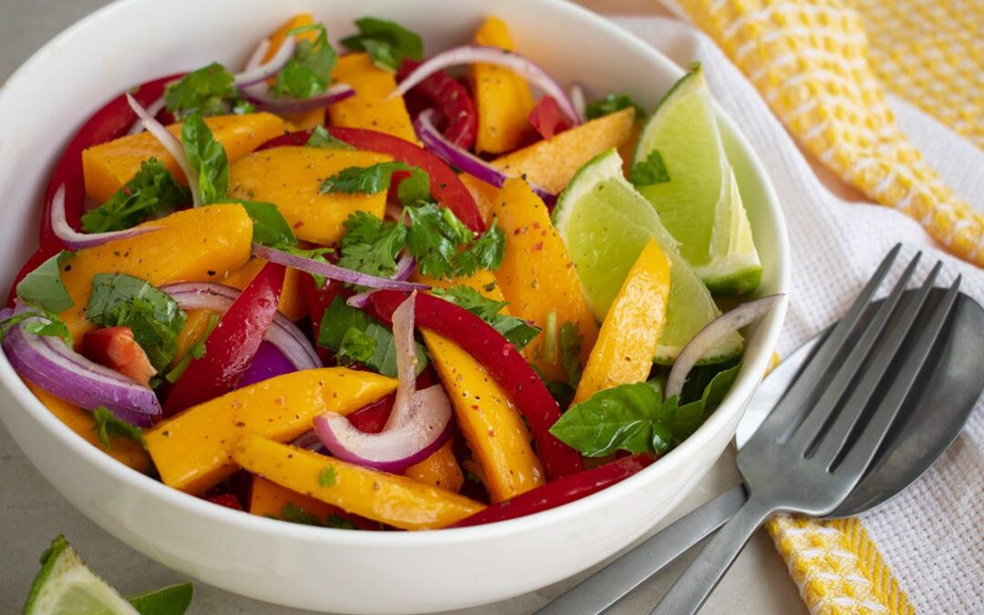 4 formas de comer mango en ensalada y aprovechar sus beneficios