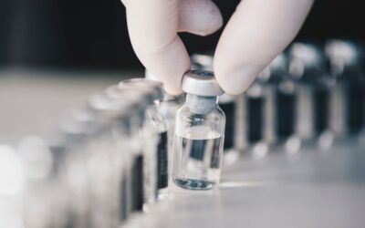 EE. UU. aprueba primera vacuna contra la gripe de ARN para adultos mayores