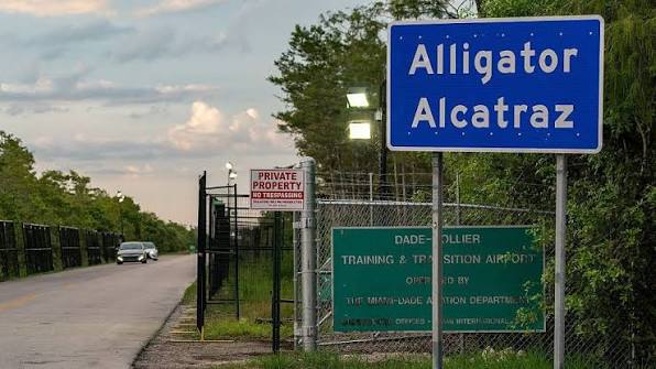 DHS destapa el lado más oscuro de Alligator Alcatraz: jaulas, hacinamiento y abandono