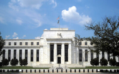 Fed evalúa subir tasas mientras persiste la inflación en EE. UU.